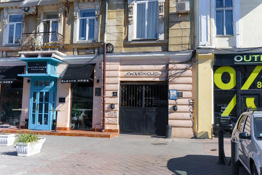 Krovat Na Deribasovskoy Одеса Екстериор снимка